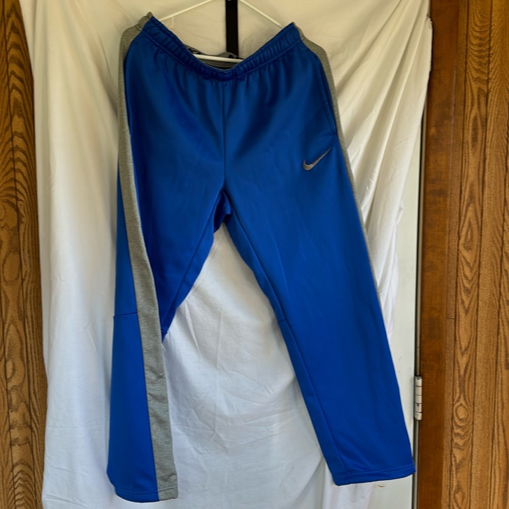 Nike therma fit joggers